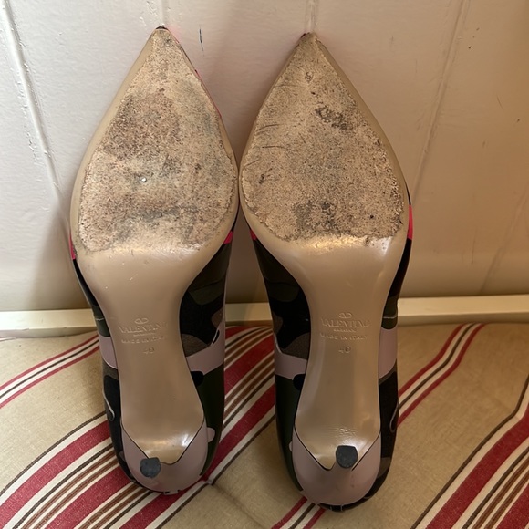 VALENTINO Rockstud Accents Leather D'Orsay Pumps - Picture 8 of 9